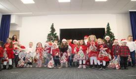 Radost, osmijesi i paketići obilježili novogodišnju svečanost djece iz vareškog vrtića