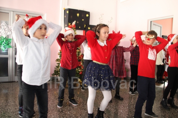 Božićna i novogodišnja svečanost u Osnovnoj školi u Varešu