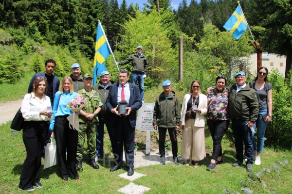 Pripadnici švedskog bataljuna obišli spomenik u Ponikvi