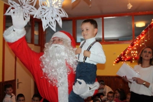 Djed Mraz darivao djecu u vareškom vrtiću