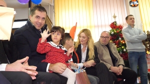 Premijer Pivić i članovi Vlade posjetili JU Dom-porodica u Zenici