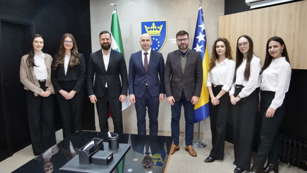 Premijer Pivić upriličio prijem za državne prvakinje Pravnog fakulteta UNZE