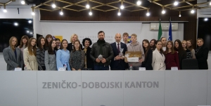 Završetak projekta „Suvenirnica“: Premijer Pivić ugostio učenike i nastavnike zeničkih škola