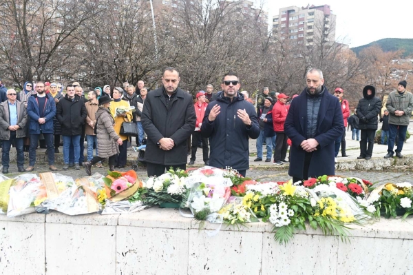 Dan državnosti BiH: Delegacija Vlade i Skupštine Zeničko-dobojskog kantona odala počast na spomen obilježjima &#039;Papirna&#039; i &#039;Kameni spavač&#039;