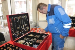 Božićno novogodišnji bazar i izložba kristala privukli Varešane