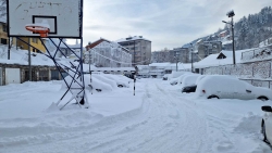 Molba za vlasnike vozila koja su parkirana na igrali&scaron;tu kod Osnovne &scaron;kole