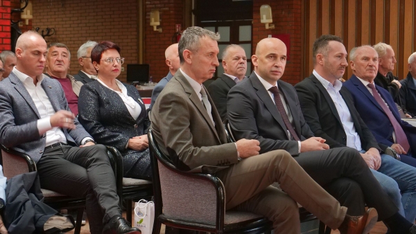 Premijer Pivić najavio isplatu jednokratne pomoći umirovljenicima u ZDK