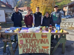 Učenici OŠ Vareš Majdan prodajom domaćih proizvoda prikupljali novac za ekskurziju