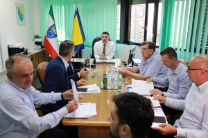Ministar Adnan Šabani potpisao ugovore o poboljšanju cestovne infrastrukture u ZDK vrijedne 2.869.314 KM, općini Vareš 210.000 KM