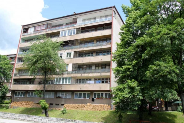 Oglas za prodaju stana u Varešu