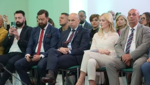 Premijer Pivić i ministri na konferenciji INZ-a: Djeci i mladima osigurati sigurno, poticajno i zdravo okruženje