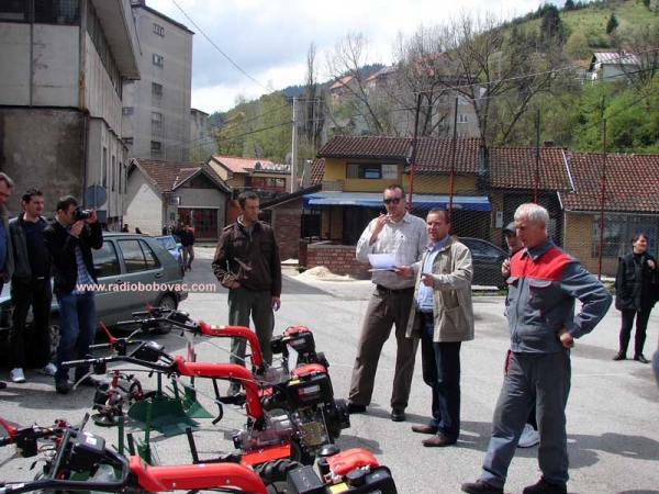 Organizacija Help uručila poljoprivredne strojeve