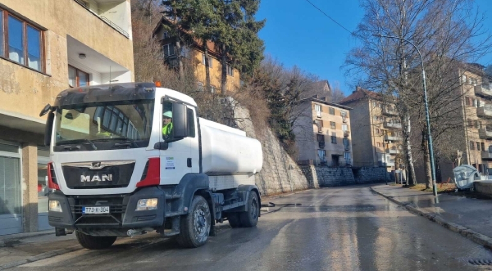 Započelo pranje i čišćenje gradskih ulica