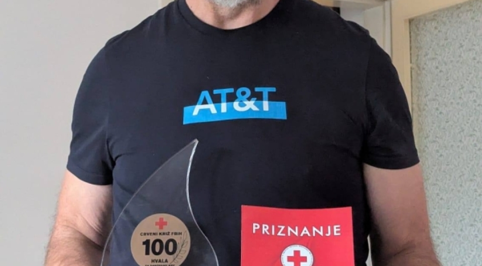 August Pavligija dobitnik Zlatne plakete Crvenog križa Federacije BiH