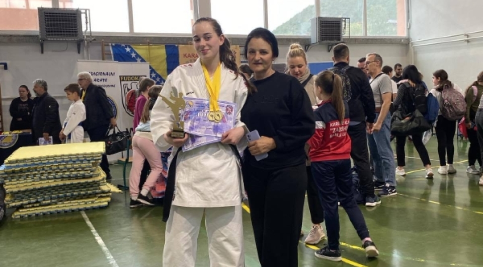 Članica karate kluba Vareš Amila Likić najuspješnija juniorka  11. Otvorenom prvenstvu u tradicionalnom karateu 