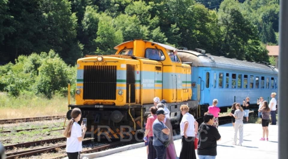 Prvi turistički vlak stigao u Vareš