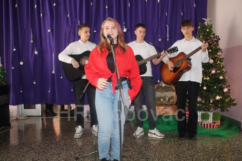 OS-Vares-Bozicna-priredba-3