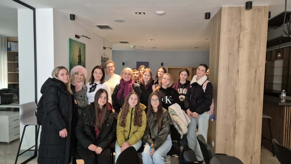 “FiF – Fakt i Fejk” – edukativni program za mlade Varešane MEDIJSKA PISMENOST SA SENKOM KUR