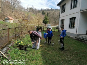 Učenici područnih škola OŠ Vareš zasadili voćke