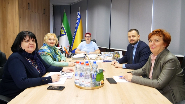 Vlada Zeničko-dobojskog kantona osigurala sredstva za isplatu pomoći umirovljenicima: Uz mirovinu za studeni/novembar isplata pomoći od 100,00 KM